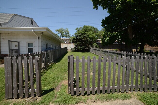 Fenced in back yard - 1101 Yale Ave