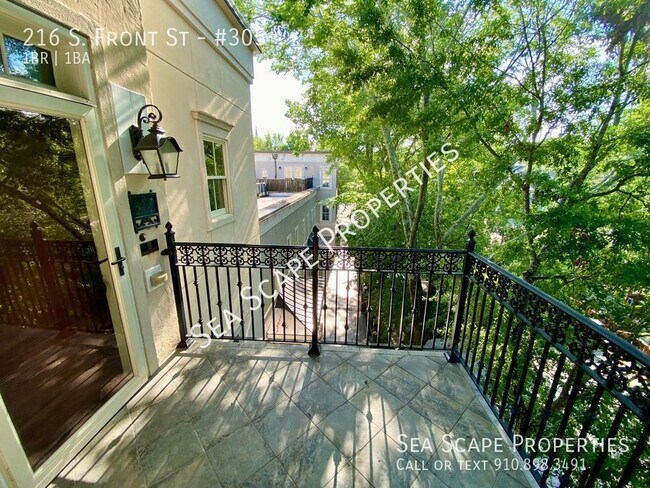 Building Photo - Top floor Apartment Downtown with private ...
