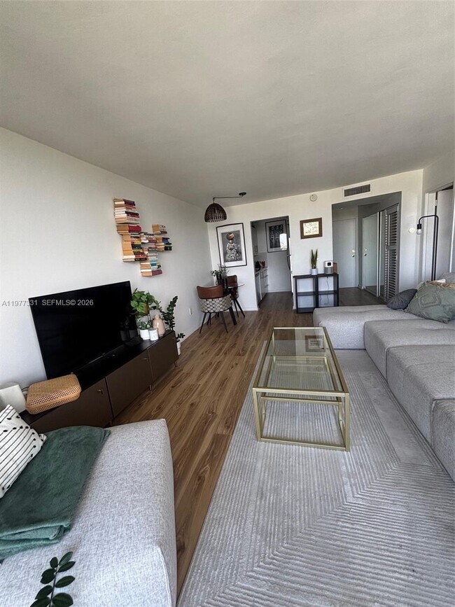 Foto del edificio - 2350 NE 135th St