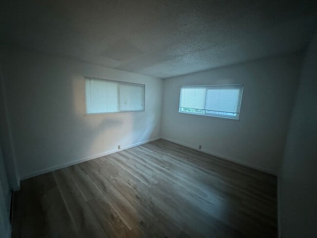 Building Photo - 1422 Drake Dr