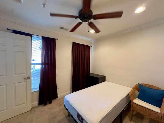 Building Photo - Charming 2 Bedroom/2 Bathroom Townhome near Patterson Park, Baltimore, MD!