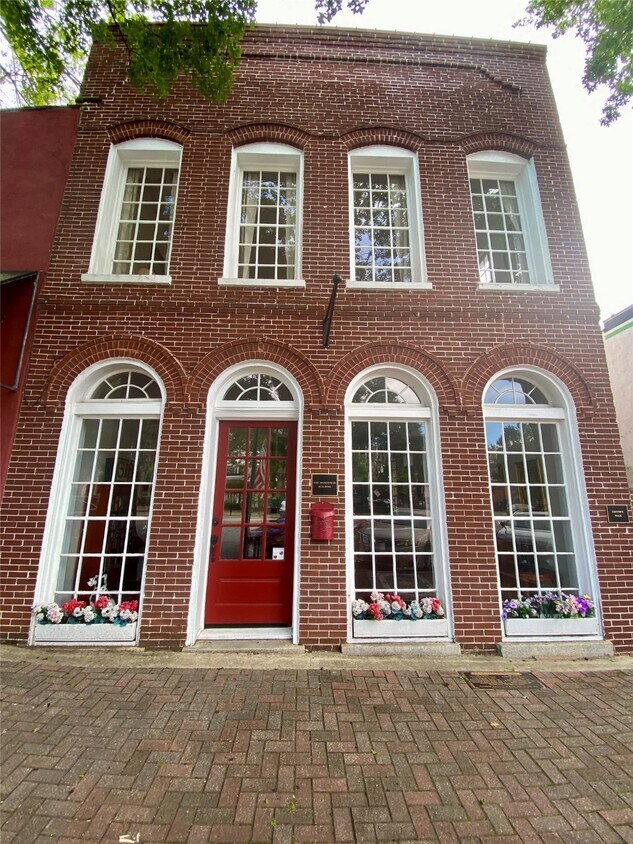 Foto principal - 131 E Jefferson St