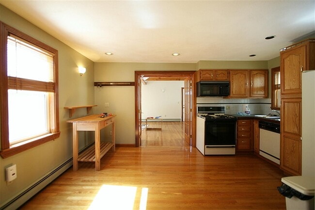 Building Photo - 127 Amory St