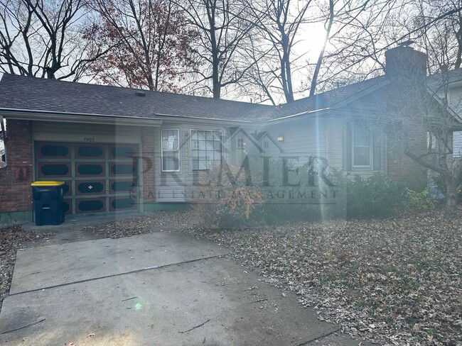 Building Photo - Ranch-style home 3 bd / 2.5 ba KC MO 7905 ...