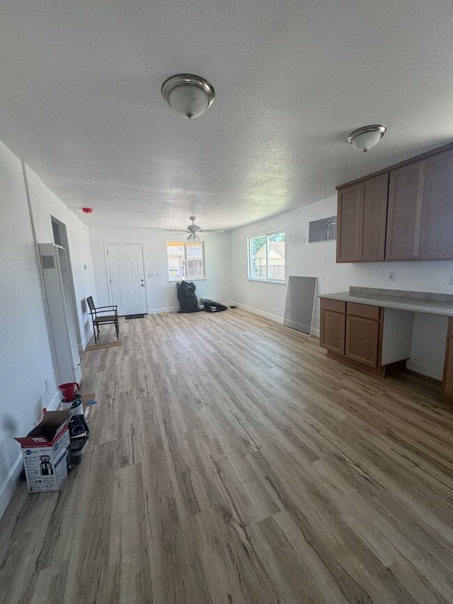 Building Photo - 2 bed/1 ba cottage - downtown Yuba City