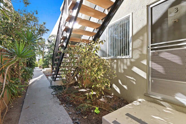 Foto del edificio - 1550 Saltair Ave, prime West LA location!