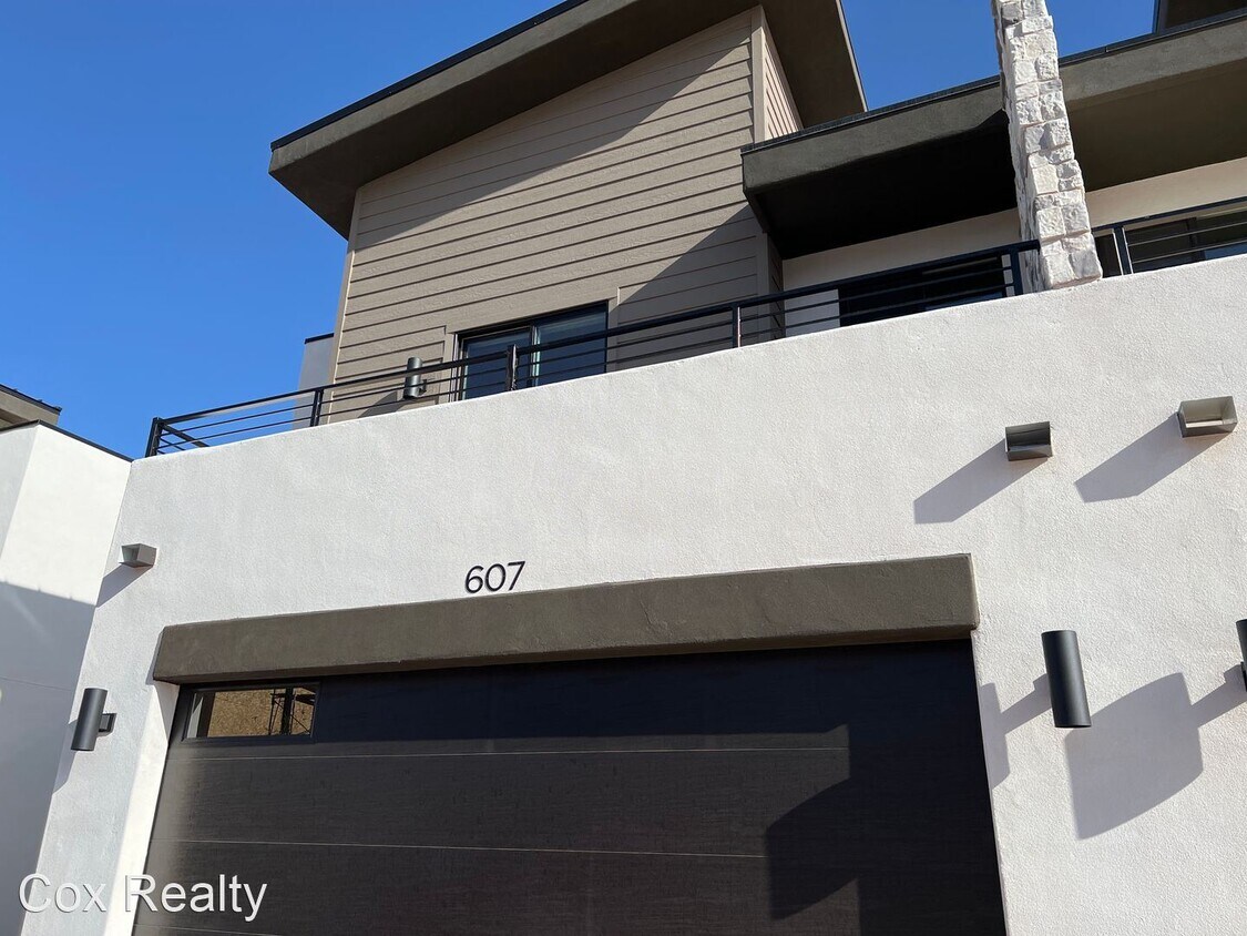 Foto principal - 3 br, 2.5 bath House - 607 E Eureka Alley
