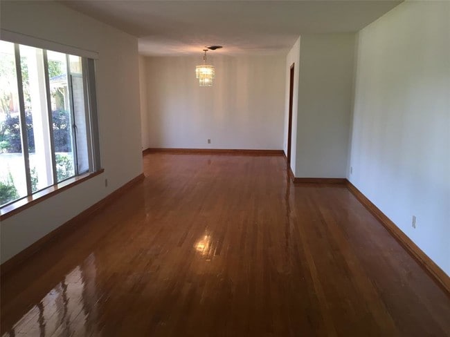 Foto del edificio - 5118 Creekbend Dr