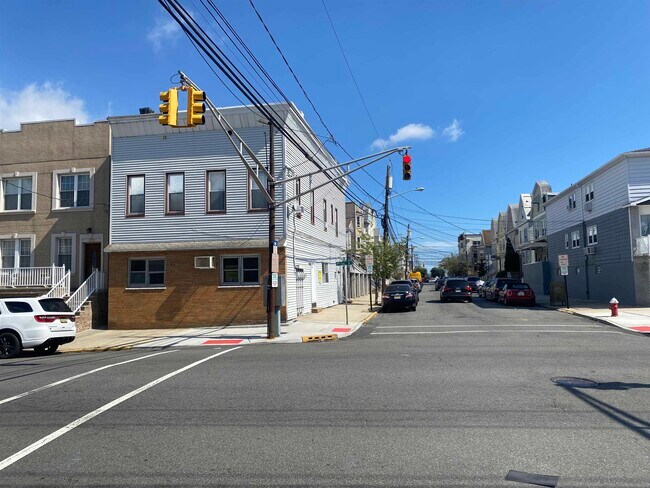 Foto del edificio - 468 AVENUE A Ave