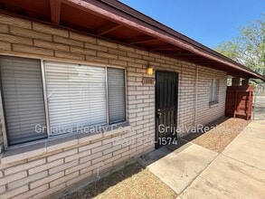 Building Photo - 110-112 E Elm St