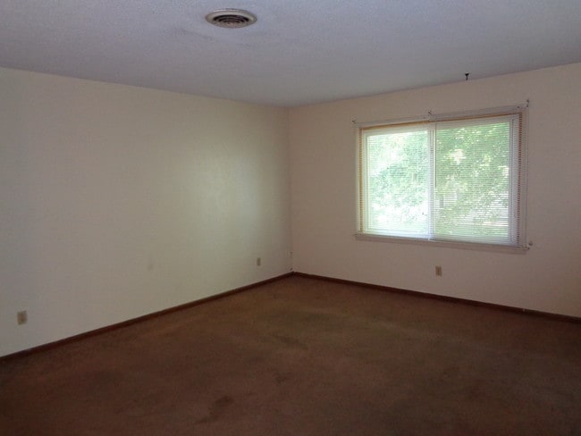 Building Photo - 520 E Reed Ave