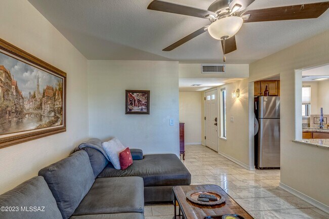 Photo - 6651 N Campbell Ave Apartment