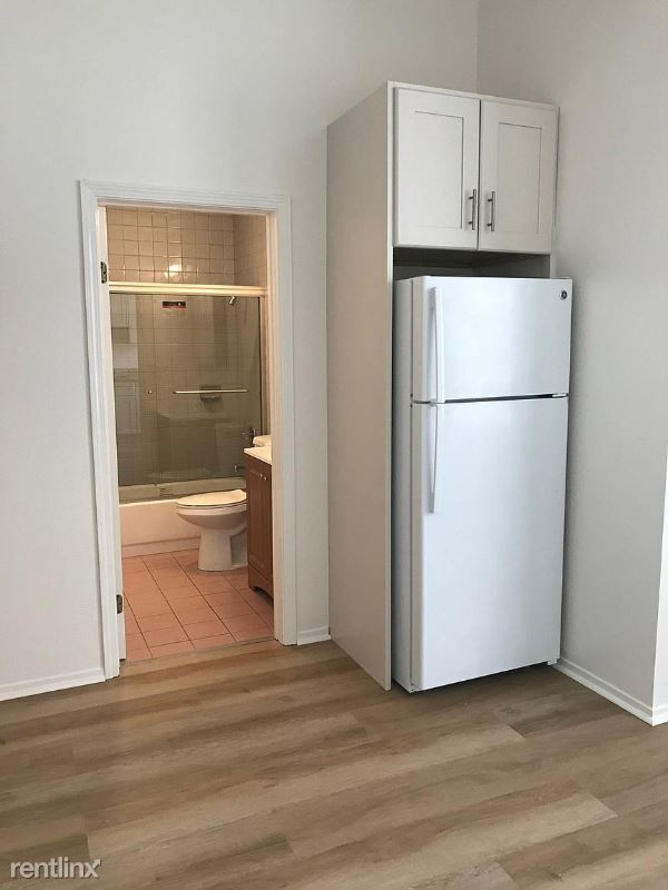 Building Photo - 2 br, 1 bath Townhome - 2533 E 82nd St