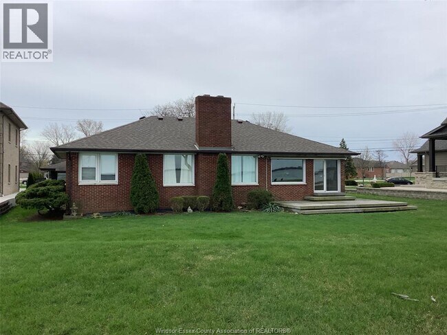 Photo du bâtiment - 11506 Riverside Dr E