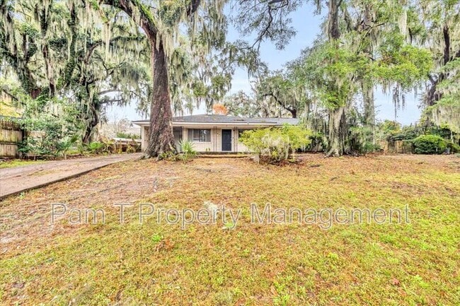 Building Photo - 15 Vineyard Dr