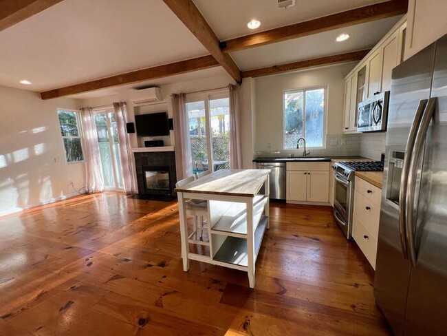 Building Photo - Ocean Beach 2 Bedroom 2 Bath Coronado Ave