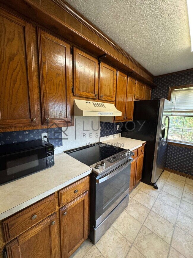 Building Photo - 102 Briarmeade Dr