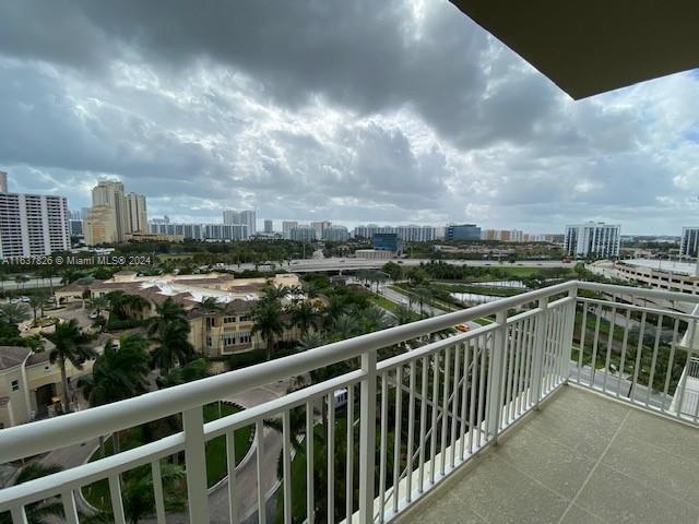 Foto del edificio - 19501 W Country Club Dr