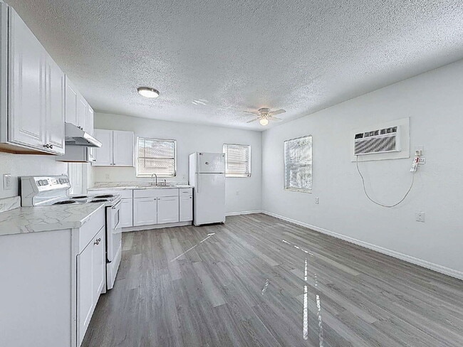 Foto del edificio - 650 East Harbor Dr S