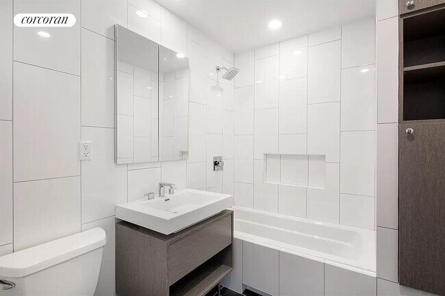 Foto del edificio - 218 Frost St