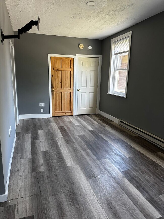 Foto del edificio - 2 Bedroom, 1st Floor Apartment
