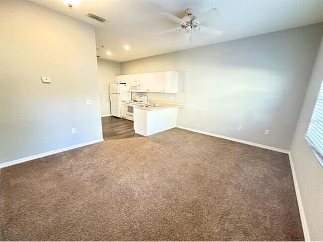 Foto del edificio - 3601 Cypress Gardens Rd