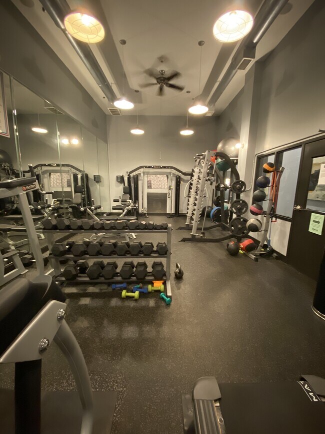 Building Photo - 700 Church St