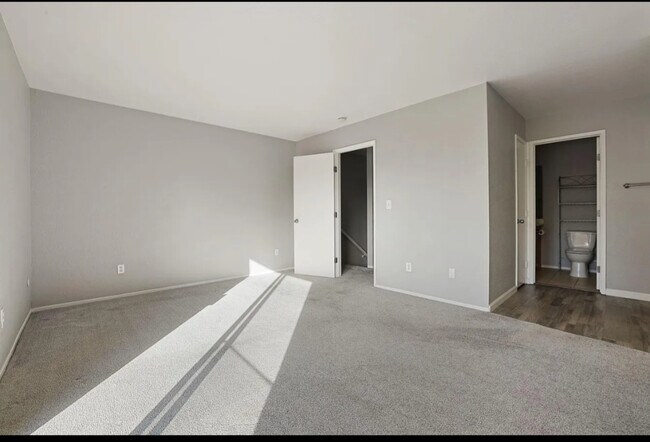 Building Photo - 552 Pirinen Ln