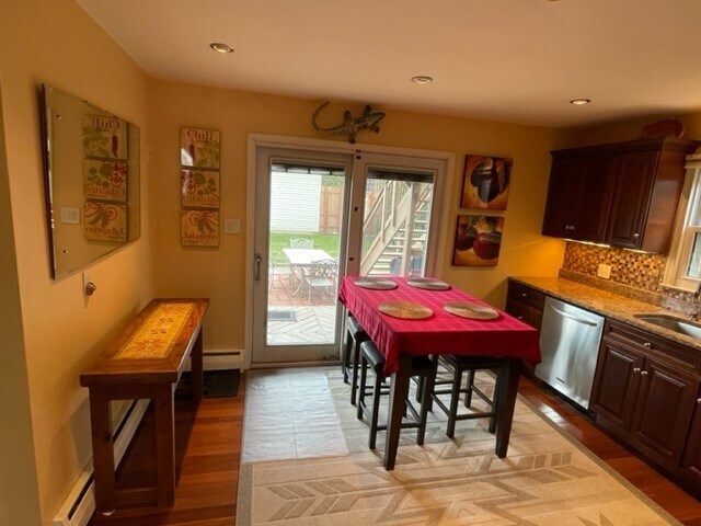 Kitchen - looking into private, fenced backyard - 1936 W Washington St