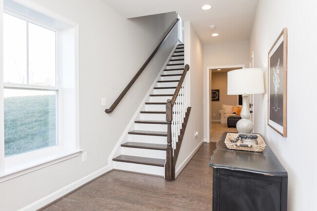 Building Photo - 3381 Monterey Dr