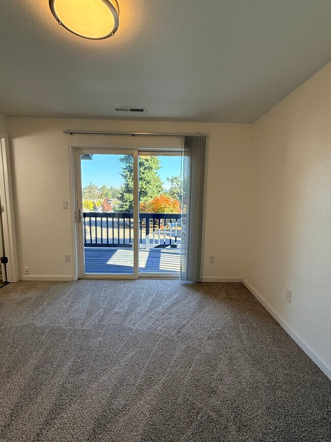 Foto del edificio - 1545 Fircrest Ct SE