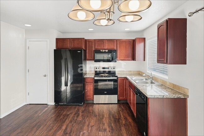 Foto del edificio - 4716 Keepsake Ave