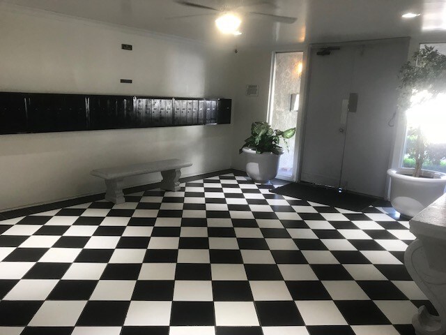 Foto del edificio - 4424 Woodman Ave