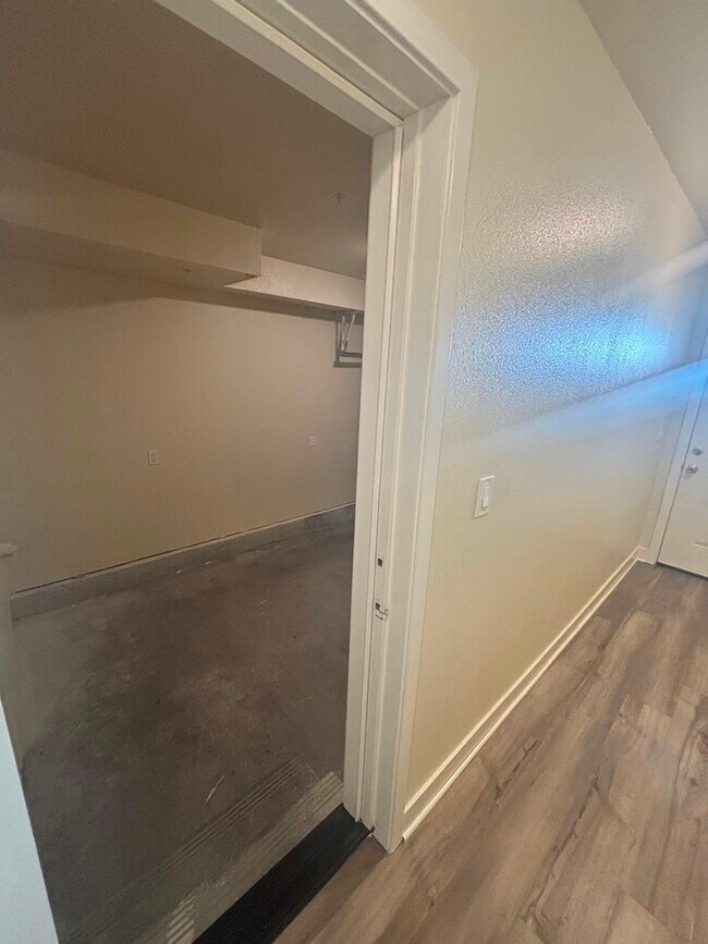 Foto del edificio - 630 1/2 W 79th St