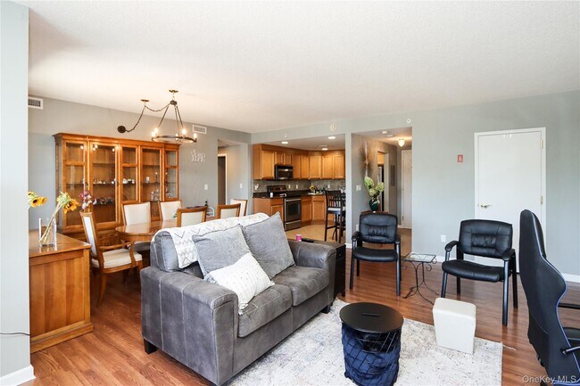 Foto del edificio - 242 Maple Ave