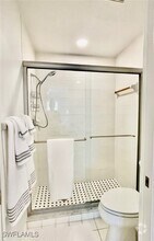 Building Photo - 864 Tanbark Dr