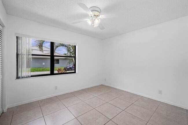 Foto del edificio - 16422 Straw Way
