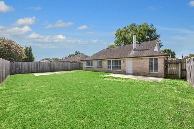 Building Photo - 6419 Fairbourne Dr