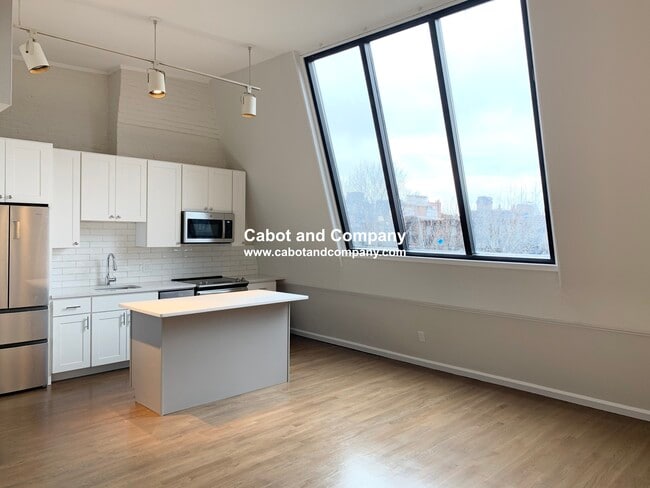 Building Photo - 19 Plymouth St