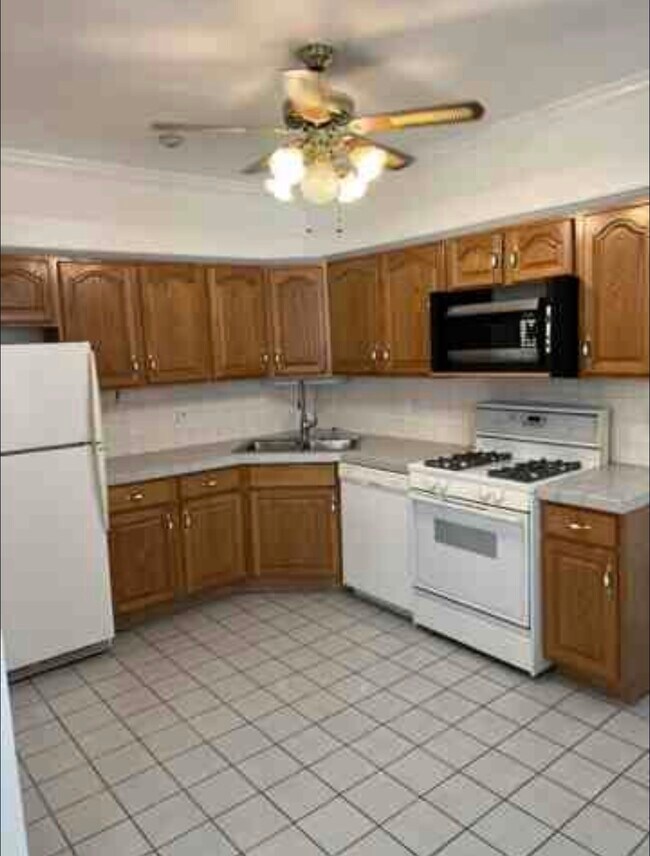 Foto del edificio - 2305 Maine St