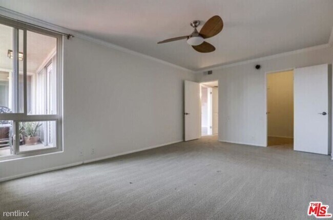 Building Photo - 2 br, 1 bath Condo - 809 S Bundy Dr Apt 304