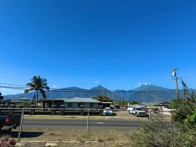 Building Photo - 3 Bedroom / 2 Bathroom Home in Kahului! Pet friendly rental!