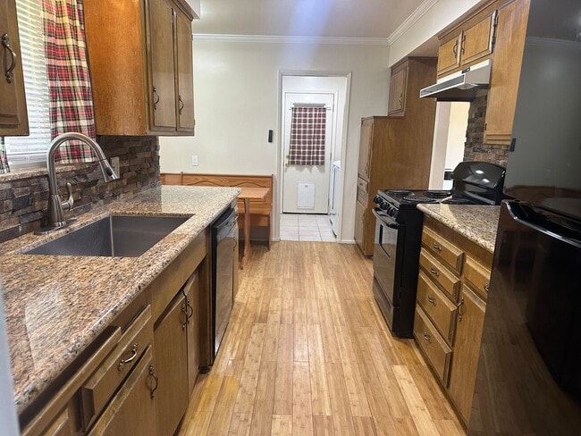 Building Photo - 3+2.5 Stallion Springs COMING SOON!