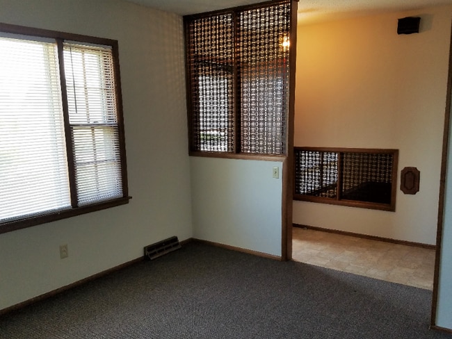 Building Photo - 4015 N Westlawn St