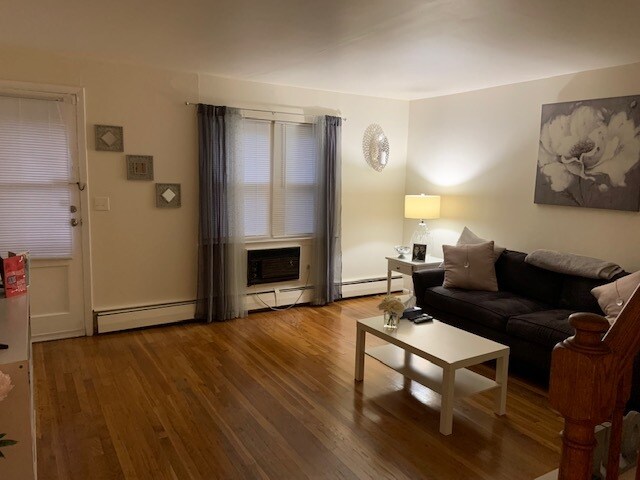 Living room - 85 Abner Ct
