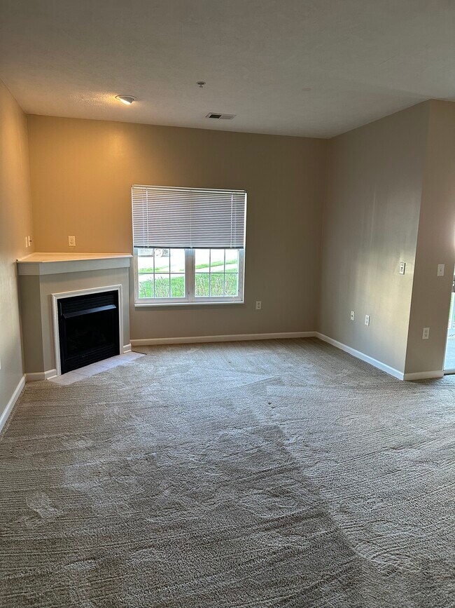 Sala de estar con chimenea - 415 Stockton Rdg