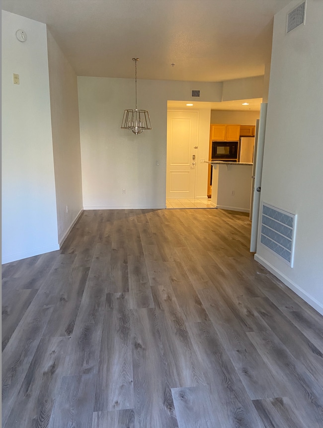 Living/Dining - 39 E Agate Ave