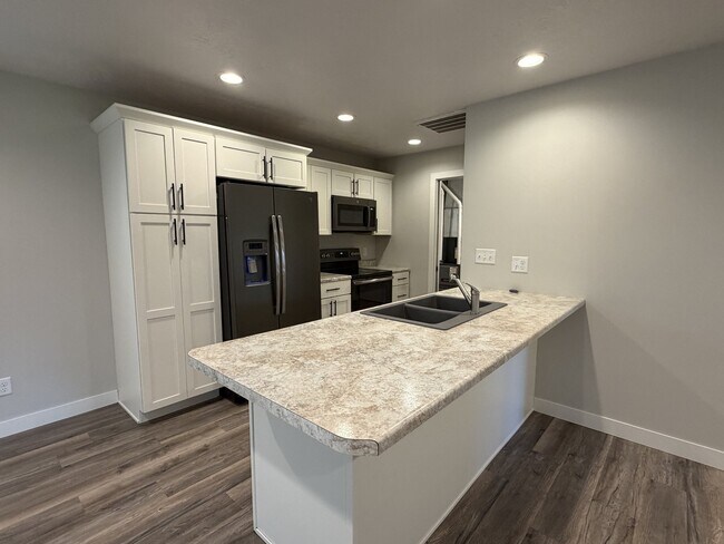 Building Photo - 2912 Sportsmans Dr