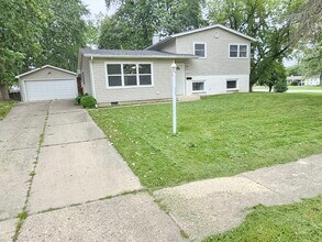 Building Photo - 18570 Pamela Pl