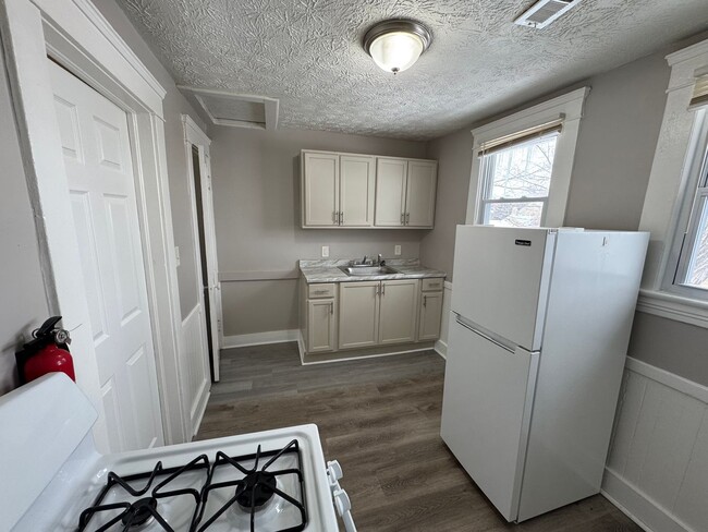 Foto del edificio - 3026 Monroe Ave